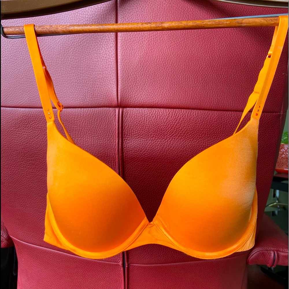 Victoria’s Secret Biofit Demi Uplift Bra